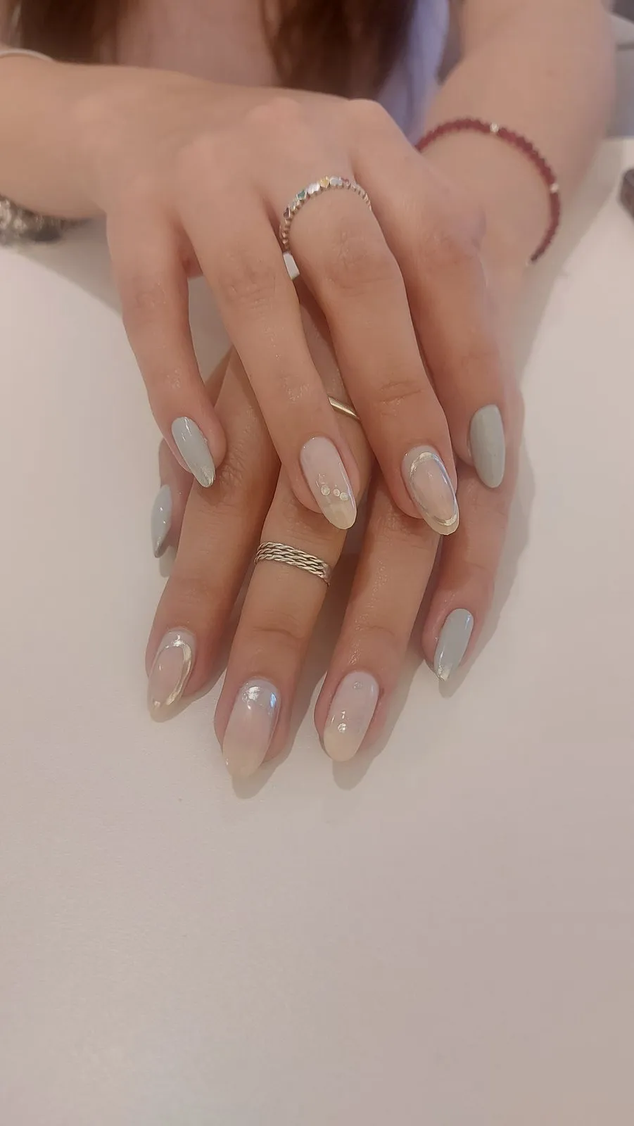 Manicura nude minimalista de MK Estudio