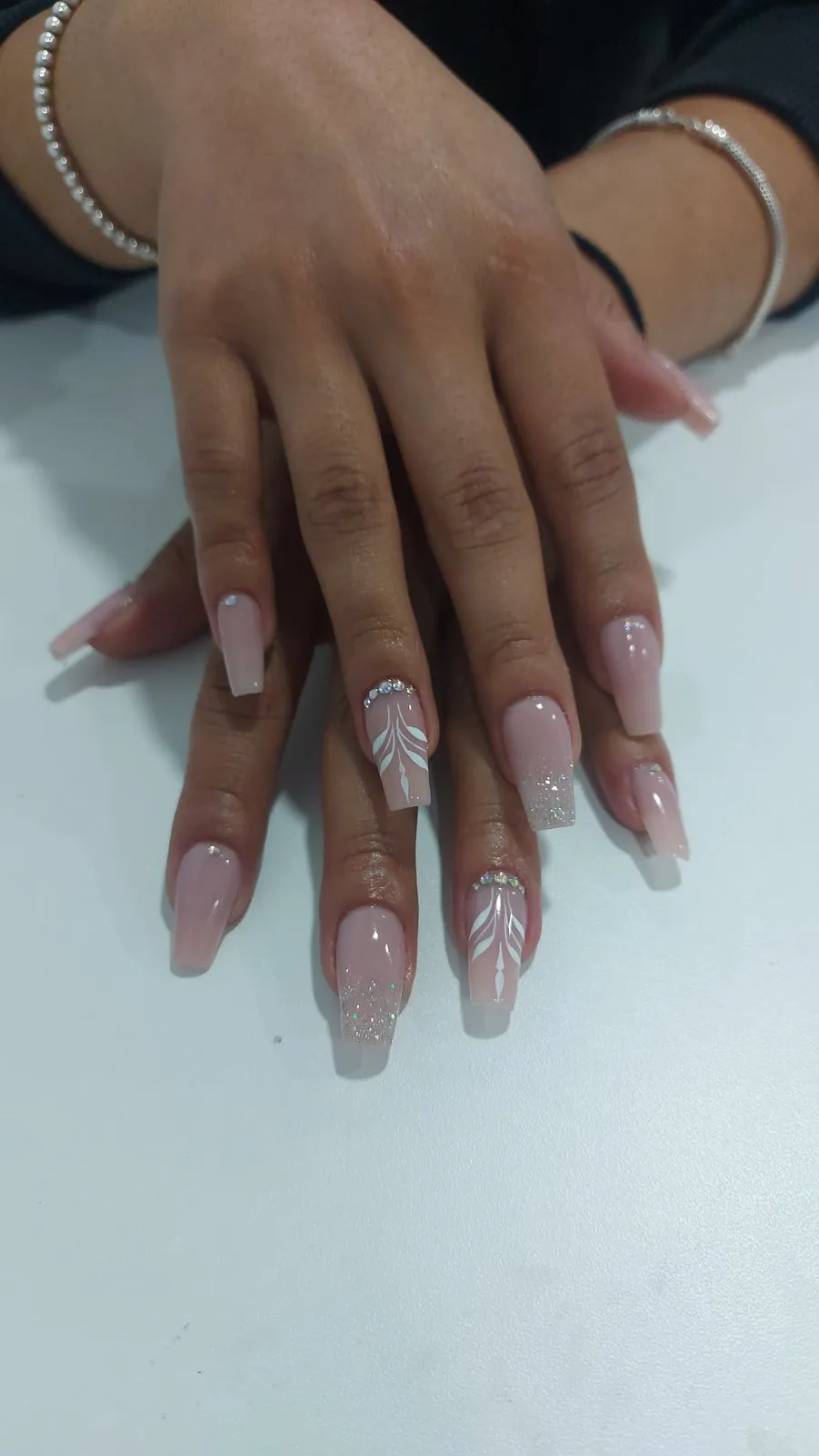 Manicura clásica de aspecto natural