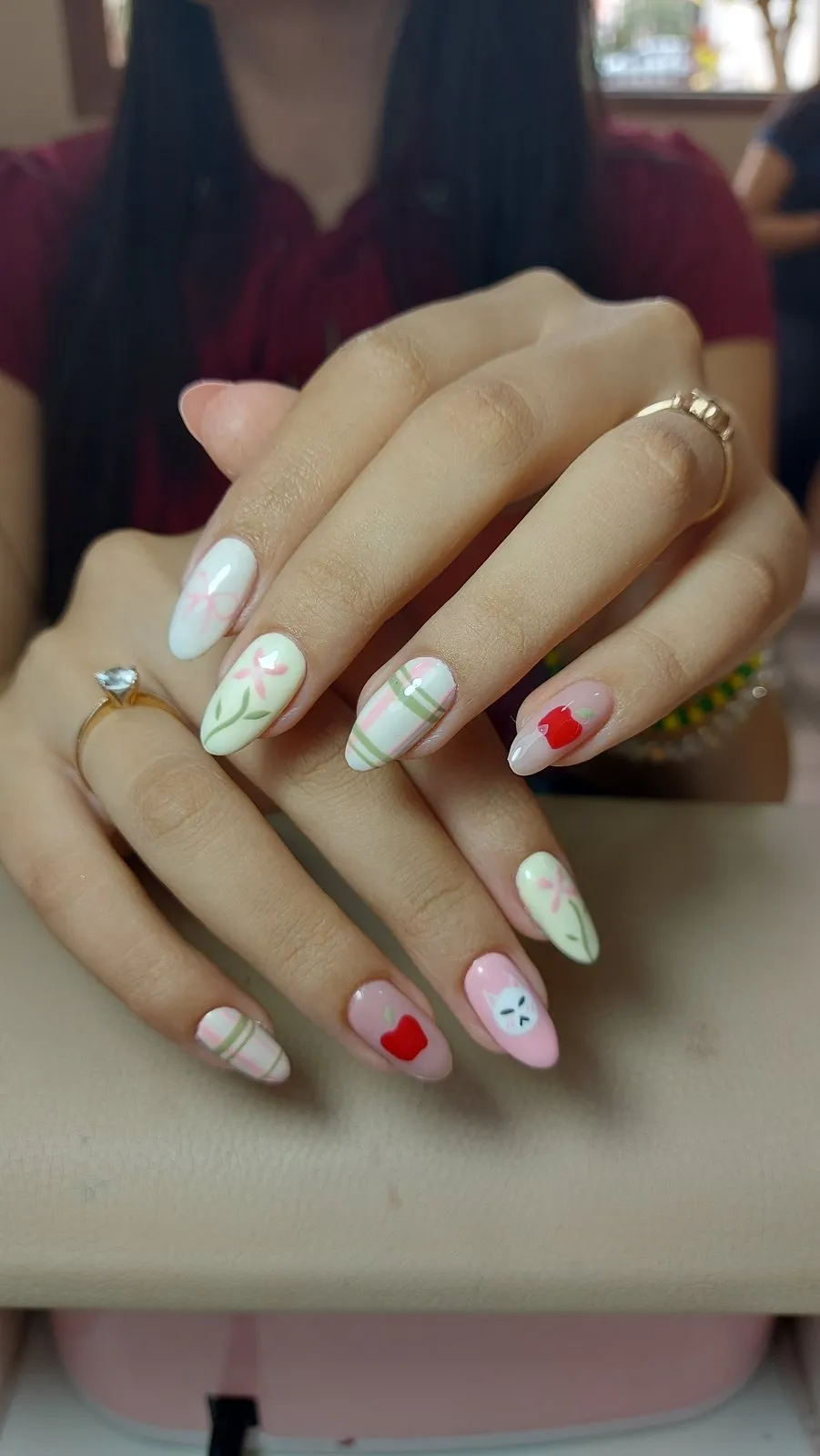 Diseño personalizado de uñas en MK Estudio
